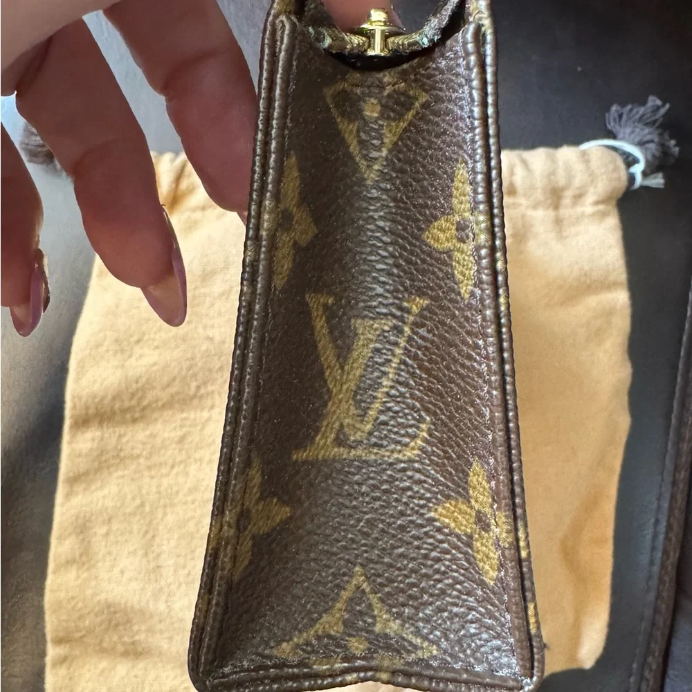 Louis Vuitton Toiletry Bag/Pouch Size 15 w/COA. FREE SHIPPING!